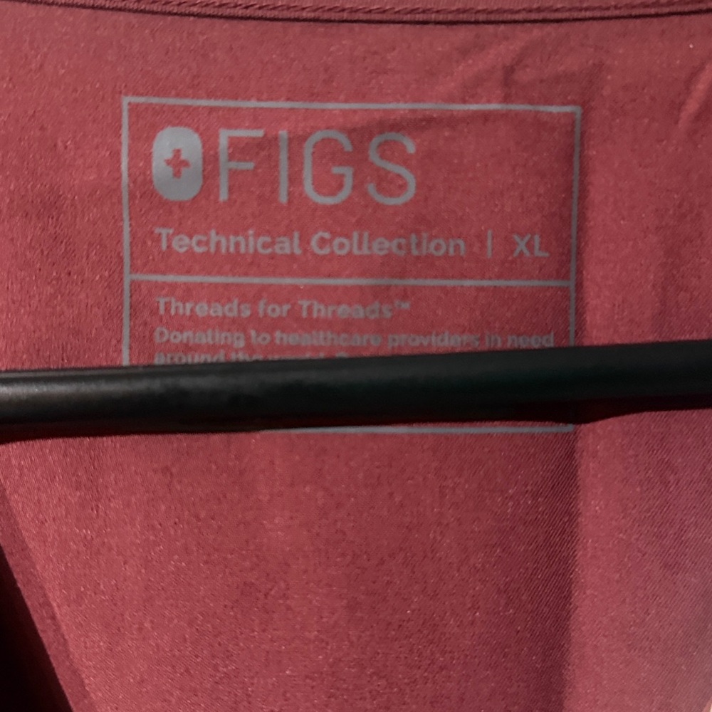 FIGS Women’s scrub top. XL NWT. Dusty Rose color. - Picture 3 of 3